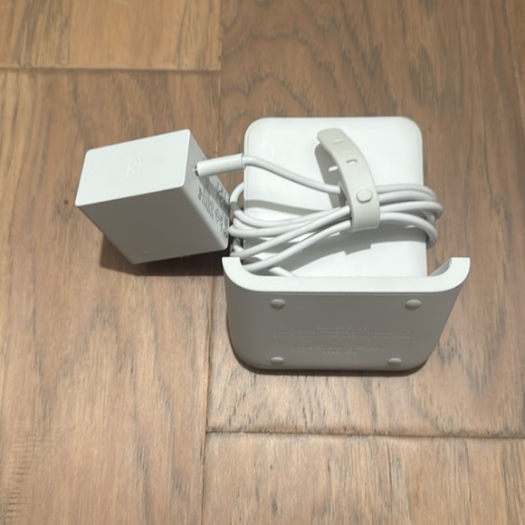 Logi iPhone Charger White - Picture 2 of 5